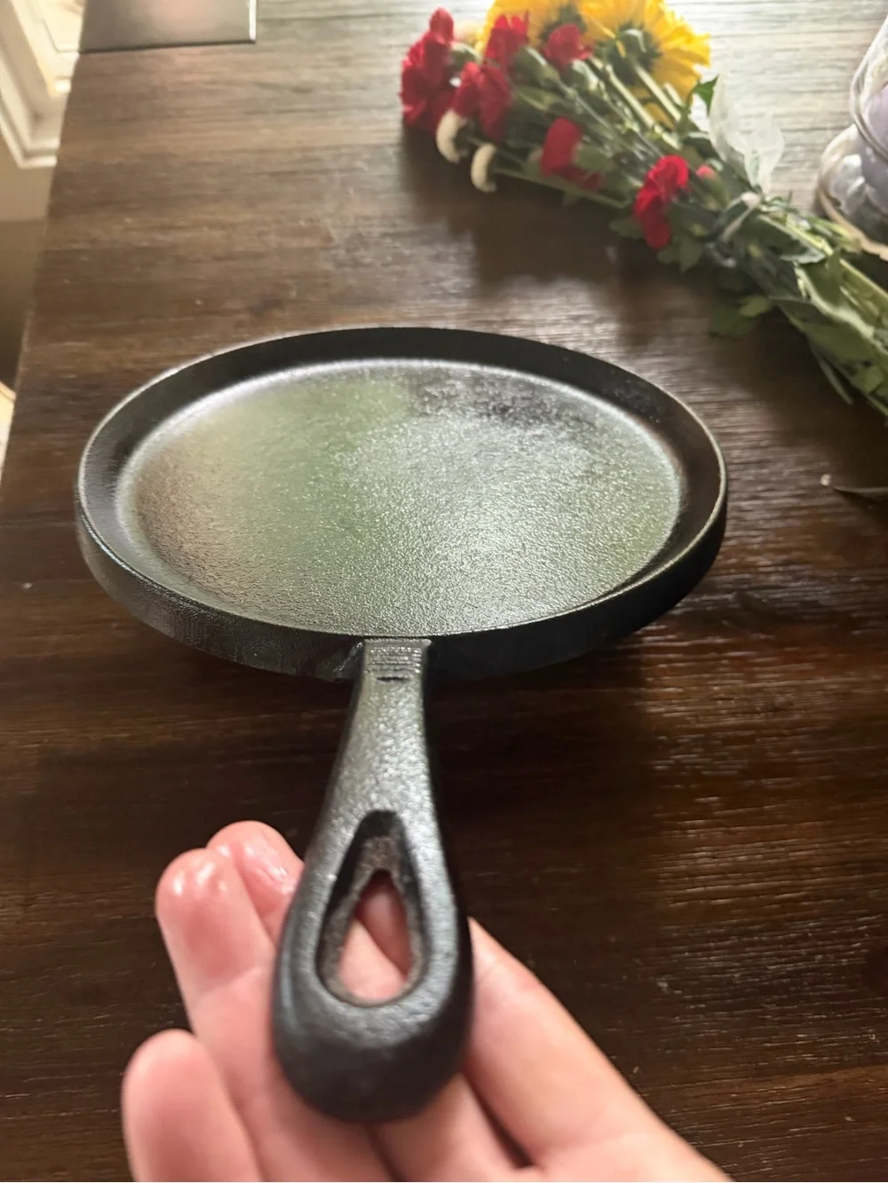 Lodge Round Seasoned Cast Iron Griddle, PFAS-Free, 10 Inches Non-Toxic Round C